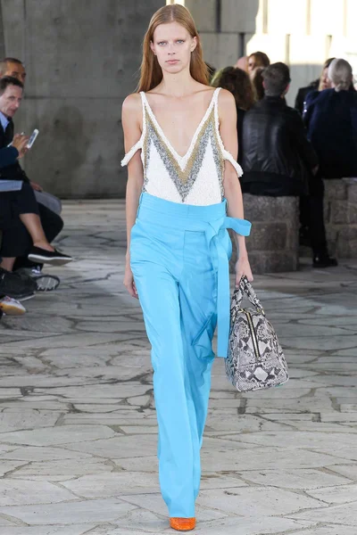 Look 35